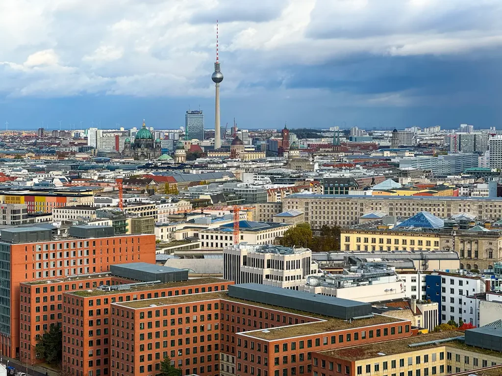 Steuerberater für Berlin Mitte. Blick auf den Fernsehtum am Alex vom Potsdamer Platz